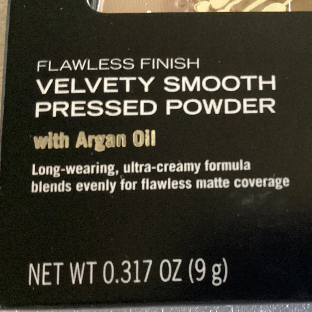 Nuance Flawless Finish Velvety Smooth Pressed Powder with Argan Oil Light 515